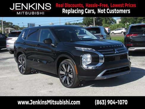 New 2025 Mitsubishi Outlander SE image 1