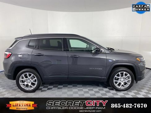Used 2024 Jeep Compass Latitude AWD/4WD image 8