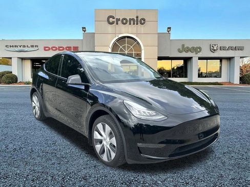 Used 2023 Tesla Model Y Long Range AWD/4WD image 1