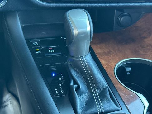 Used 2018 Lexus RX 450hL Premium image 29