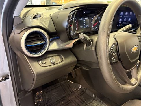 Used 2024 Chevrolet Trax LS FWD image 18