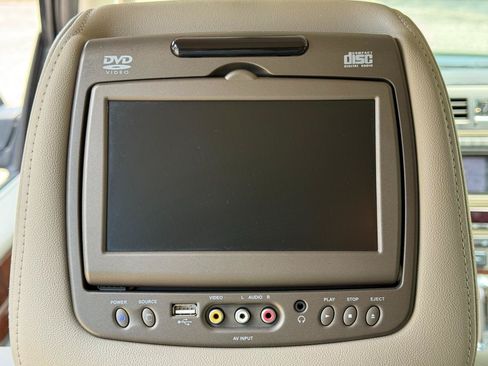 Used 2011 Lincoln Navigator 2WD w/ Monochrome Appearance Pkg image 18