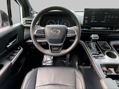 Used 2026 Toyota Sienna XSE AWD/4WD image 6