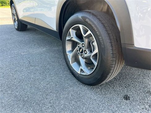 Used 2024 Chevrolet Trax LT w/ Driver Confidence Package image 31