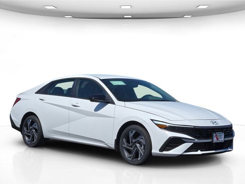 New 2025 Hyundai Elantra SEL image 10