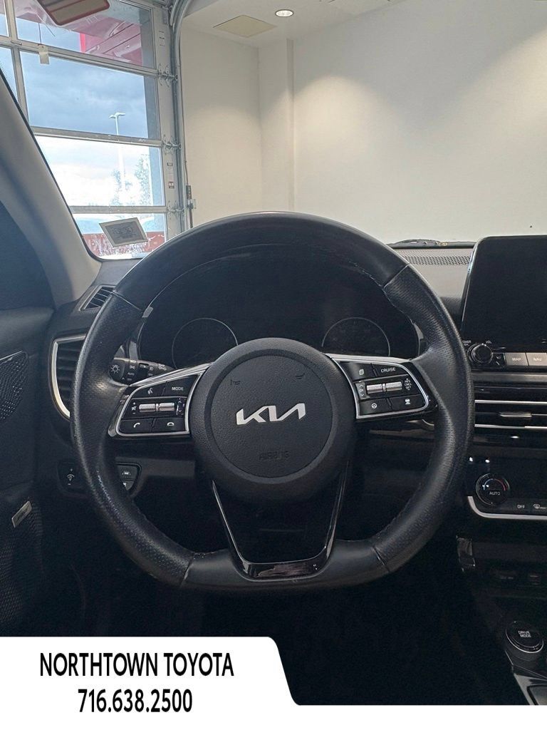 Used 2023 Kia Seltos SX w/ SX Sunroof Package AWD/4WD image 17
