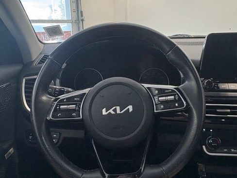 Used 2023 Kia Seltos SX w/ SX Sunroof Package AWD/4WD image 17