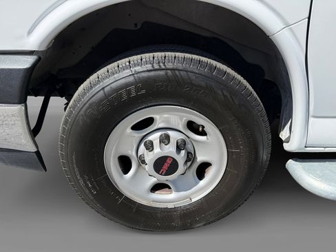 Used 2024 GMC Savana 2500 w/ Driver Convenience Package image 9