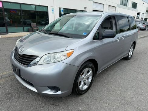 Used 2012 Toyota Sienna LE FWD image 11