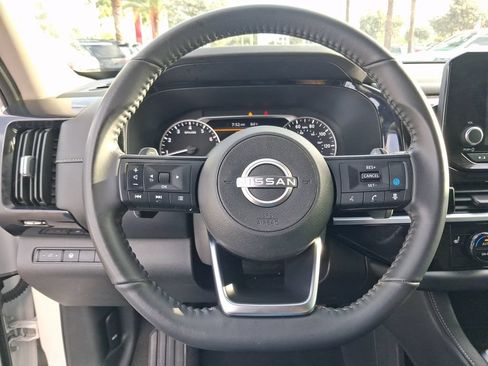 Certified 2024 Nissan Pathfinder SV FWD image 17