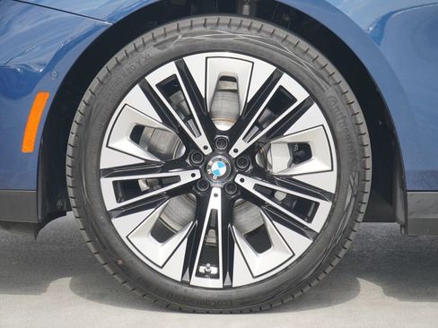 Used 2025 BMW 530i w/ Premium Package image 5