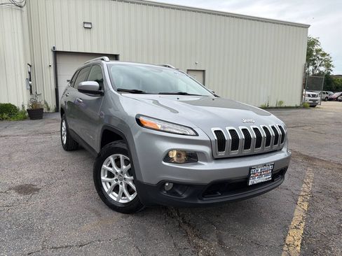 Used 2015 Jeep Cherokee Latitude w/ Cold Weather Group AWD/4WD image 8
