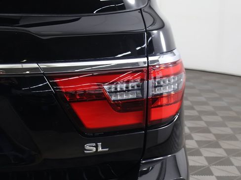 Used 2024 Nissan Armada SL image 18