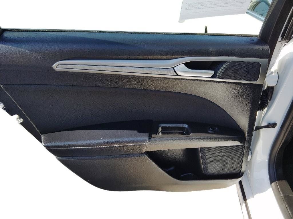 Used 2020 Ford Fusion SE FWD image 24