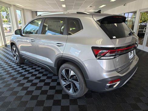 New 2026 Volkswagen Taos SE AWD/4WD image 5