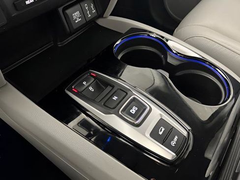 Used 2018 Honda Pilot Touring image 16