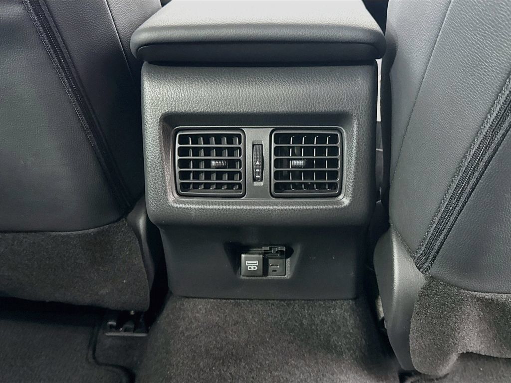 Used 2025 Toyota Camry SE w/ Convenience Package FWD image 24