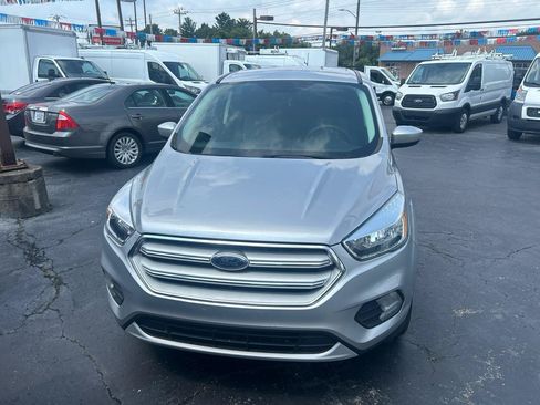 Used 2017 Ford Escape SE w/ SE Cold Weather Package FWD image 2