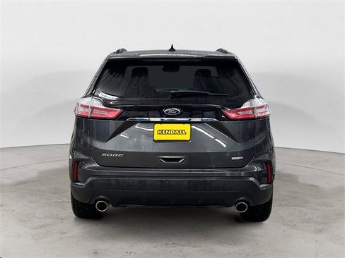 Used 2020 Ford Edge SE image 4