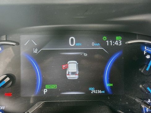 Used 2025 Toyota RAV4 XLE AWD/4WD image 13