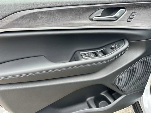 New 2025 Jeep Grand Cherokee Limited image 12