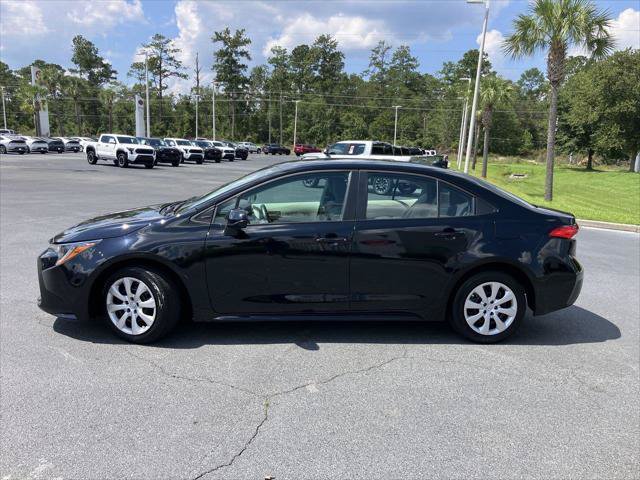 Certified 2025 Toyota Corolla LE FWD image 2