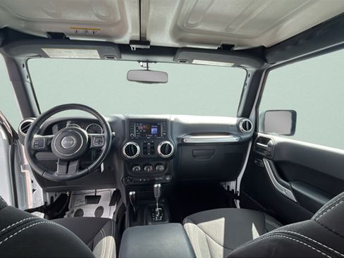 Used 2018 Jeep Wrangler Unlimited Sahara AWD/4WD image 25