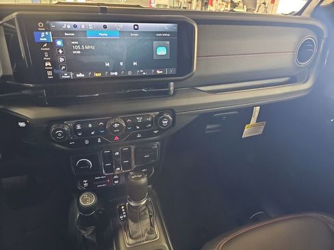 New 2026 Jeep Wrangler Unlimited Rubicon w/ Steel Bumper Group image 18