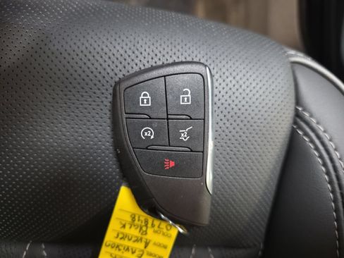 Used 2023 Buick Envision Avenir AWD/4WD image 38