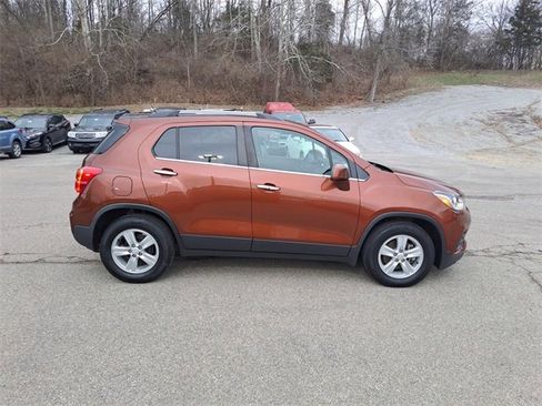 Used 2019 Chevrolet Trax LT w/ LT Convenience Package image 6