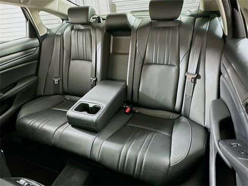 Used 2021 Honda Accord Touring image 11