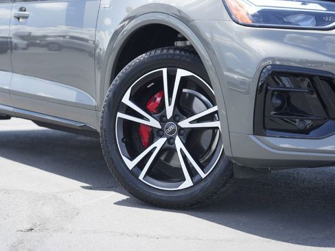 Certified 2025 Audi Q5 2.0T Premium Plus w/ Premium Plus Package image 2