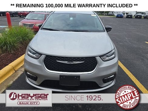 Used 2024 Chrysler Pacifica Limited FWD image 3
