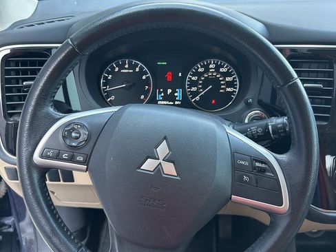 Used 2014 Mitsubishi Outlander SE image 8