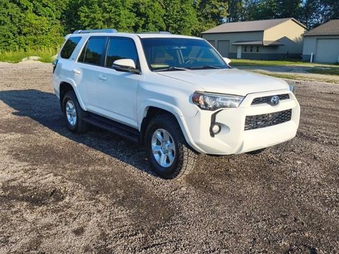 Used 2016 Toyota 4Runner SR5 Premium w/ Four Season Floor Mat Package AWD/4WD image 4