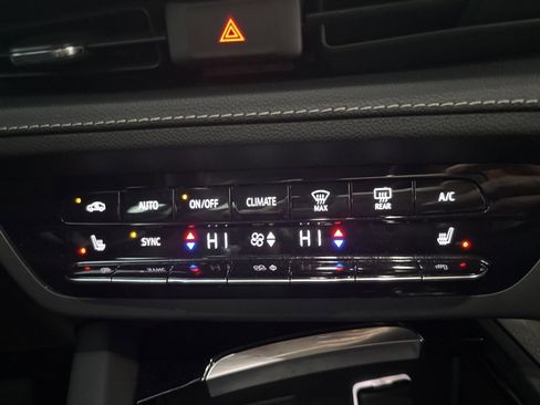 Used 2023 Buick Envision Essence image 31