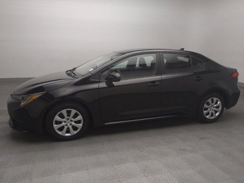 Used 2025 Toyota Corolla LE FWD image 2