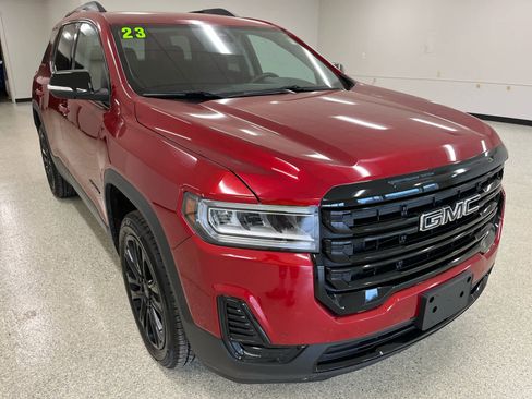 Used 2023 GMC Acadia SLE w/ Driver Convenience Package image 3