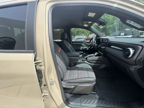 Used 2023 Chevrolet Colorado Z71 AWD/4WD image 9