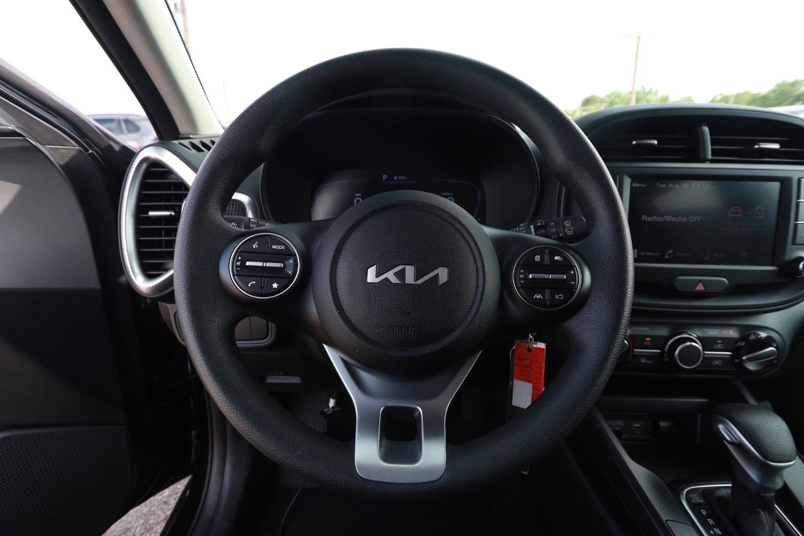 Used 2025 Kia Soul LX w/ LX Technology Package FWD image 10