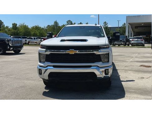 Used 2025 Chevrolet Silverado 2500 LT w/ Convenience Package AWD/4WD image 3