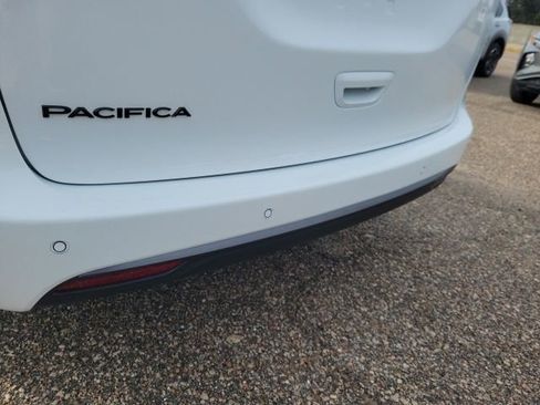 New 2026 Chrysler Pacifica Select image 24