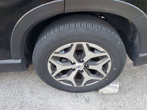 Used 2023 Subaru Forester Premium image 6