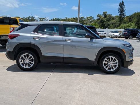 Used 2024 Chevrolet TrailBlazer LS FWD image 4