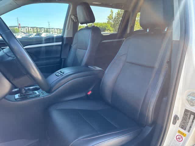 Used 2019 Toyota Highlander XLE FWD image 21