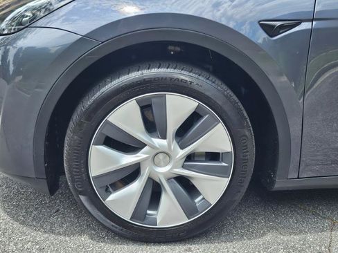 Used 2023 Tesla Model Y Long Range AWD/4WD image 18