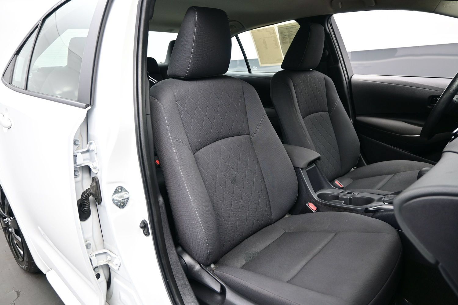 Used 2023 Toyota Corolla LE FWD image 12