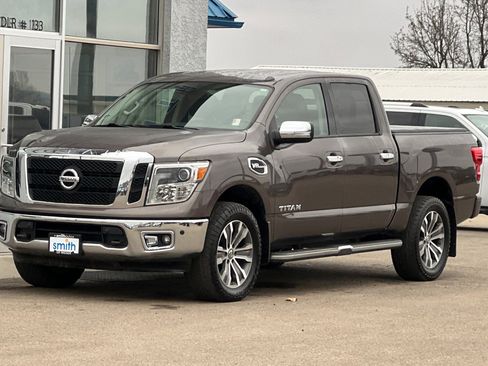 Used 2017 Nissan Titan SL AWD/4WD image 9