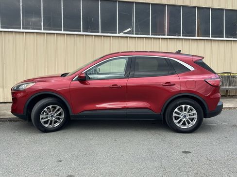 Used 2021 Ford Escape SE w/ Convenience Package image 3