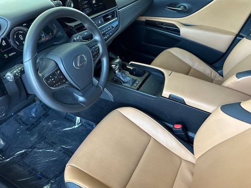 Used 2024 Lexus ES 300h w/ Premium Package FWD image 12